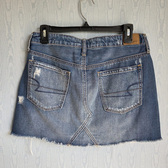 American Eagle Stretch Denim Distressed Whiskered Mini Skirt Blue 8 - Picture 2 of 5